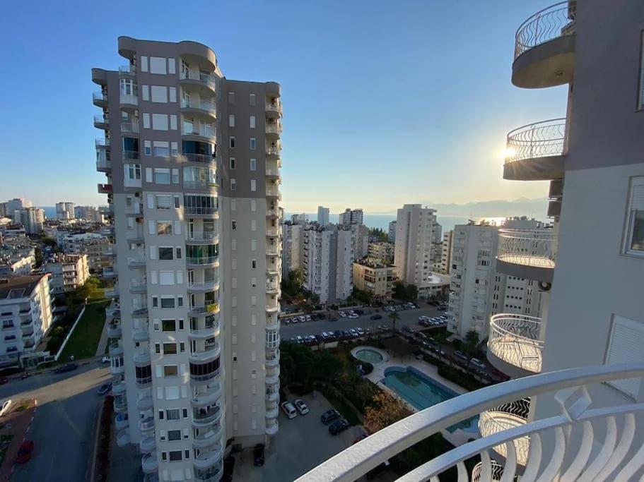 Deniz Manzarali Havuzlu Full Esyali Kiralik Daire * Antalya