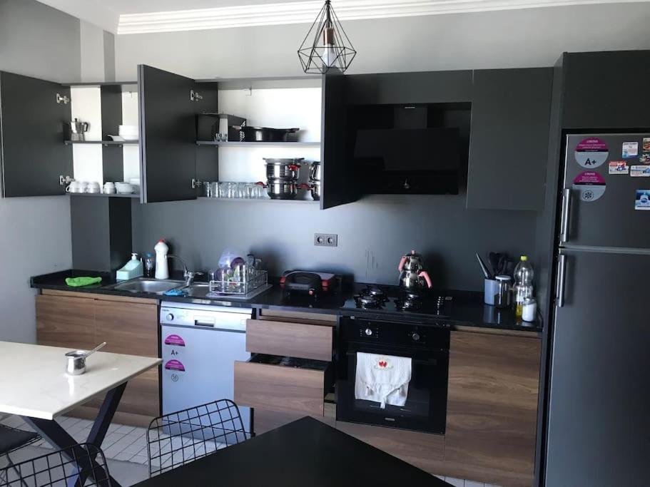 Deniz Manzarali Havuzlu Full Esyali Kiralik Daire Apartment *