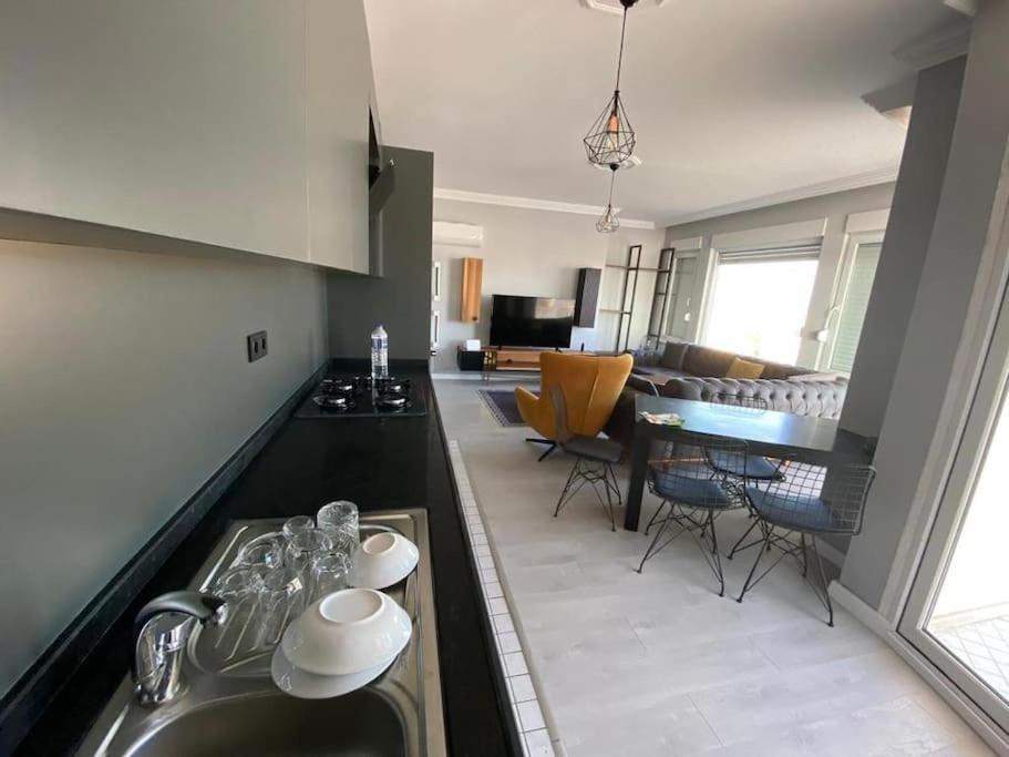 Deniz Manzarali Havuzlu Full Esyali Kiralik Daire Apartment *