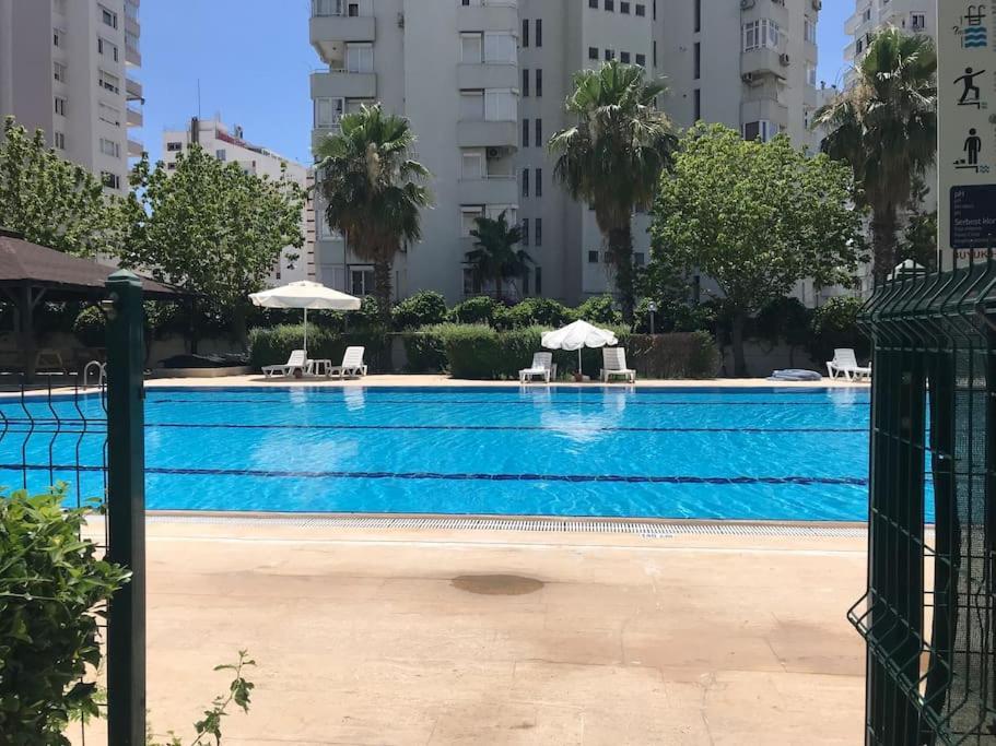 Deniz Manzarali Havuzlu Full Esyali Kiralik Daire
